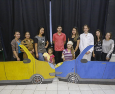 Alunos do Colégio Estadual Barão de Antonina, em Rio Negro, apresentam a peça de teatro "Conscientização do Uso da Cadeirinha" em automóveis. Rio Negro, 13-03-19.Foto: Arnaldo Alves / ANPr.