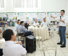  Também em Mauá da Serra, Ratinho Junior visitou as instalações da SL Alimentos, uma das maiores produtoras de aveia da América Latina. No local, ele reforçou o compromisso do Estado com o setor produtivo. “Estamos construindo aqui no Paraná um ambiente para que as indústrias possam crescer e gerar cada vez mais empregos”, disse. Foto: Rodrigo Felix Leal/ANPr