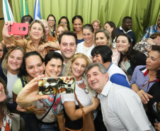 O município de Mauá da Serra, no Vale do Ivaí, ganhará uma nova escola estadual. O governador Carlos Massa Ratinho Junior esteve no município nesta quarta-feira (10) para assinar a ordem de serviço para a construção do Colégio Estadual Vilson Miranda, que terá capacidade para 840 estudantes. O investimento é de R$ 5 milhões.  -  Mauá da Serra, 10/04/2019  -  Foto: Rodrigo Félix Leal/ANPr