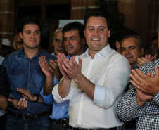 O governador Carlos Massa Ratinho Junior  assina ato que instala o Governo na Expolondrina nesta quarta-feira (10).  Londrina, 10/04/2019 -  Foto: Geraldo Bubniak/ANPr