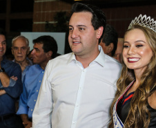 O governador Carlos Massa Ratinho Junior  assina ato que instala o Governo na Expolondrina nesta quarta-feira (10).  Londrina, 10/04/2019 -  Foto: Geraldo Bubniak/ANPr