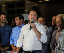 O governador Carlos Massa Ratinho Junior  assina ato que instala o Governo na Expolondrina nesta quarta-feira (10).  Londrina, 10/04/2019 -  Foto: Geraldo Bubniak/ANPr