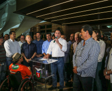 O governador Carlos Massa Ratinho Junior  assina ato que instala o Governo na Expolondrina nesta quarta-feira (10).  Londrina, 10/04/2019 -  Foto: Geraldo Bubniak/ANPr