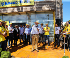 O vice governador Darci Piana faz a  entrega de tratores para agricultores familiares. Os equipamentos são do programa Trator Solidário, na Expolondrina nesta quinta-feira (11).  Londrina, 11/04/2019 -  Foto: Geraldo Bubniak/ANPr