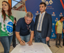 O diretor-presidente da Esporte Paraná, Helio Wirbiski, e o presidente do Comitê Paralímpico Brasileiro, Mizael Conrado, assinaram neste sábado, 13, um protocolo de intenções visando cooperação para o desenvolvimento dos esportes para pessoas com deficiência no Paraná  -  Curitiba, 13/04/2019  -  Foto:  Ale Cabral/Divulgação SEET