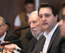 O governador Carlos Massa Ratinho Junior participa nesta segunda-feira (15) de Coletiva de Imprensa com um balanço dos 100 dias de gestão. Curitiba, 15/04/2019  -  Foto: Rodrigo Félix Leal/ANPr