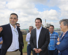 Governador Carlos Massa Ratinho Júnior visita a fábrica da Klabin em Ortigueira, na assinatura de convênio com a empresa e a prefeitura do município para a construção da Escola Técnica de Operação Florestal e Agrícola.  -  Ortigueira, 16/04/2019  -  Foto: Jaelson Lucas/ANPr