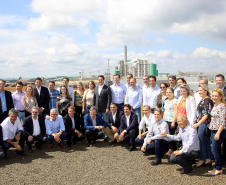 Governador Carlos Massa Ratinho Júnior visita a fábrica da Klabin em Ortigueira, na assinatura de convênio com a empresa e a prefeitura do município para a construção da Escola Técnica de Operação Florestal e Agrícola.  -  Ortigueira, 16/04/2019  -  Foto: Jaelson Lucas/ANPr