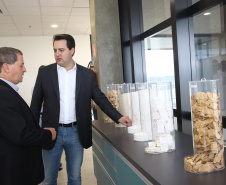 Governador Carlos Massa Ratinho Júnior visita a fábrica da Klabin em Ortigueira, na assinatura de convênio com a empresa e a prefeitura do município para a construção da Escola Técnica de Operação Florestal e Agrícola.  -  Ortigueira, 16/04/2019  -  Foto: Jaelson Lucas/ANPr