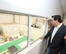 Governador Carlos Massa Ratinho Júnior visita a fábrica da Klabin em Ortigueira, na assinatura de convênio com a empresa e a prefeitura do município para a construção da Escola Técnica de Operação Florestal e Agrícola.  -  Ortigueira, 16/04/2019  -  Foto: Rodrigo Félix Leal/ANPr