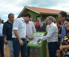 Quarenta e nove famílias de Florestópolis, na região Norte do Paraná, concretizaram nesta sexta-feira (22) o sonho da casa própria. Elas vão morar no Residencial José Alves dos Santos, inaugurado pelo governador Carlos Massa Ratinho Junior, pelo presidente da Companhia de Habitação do Paraná (Cohapar), Jorge Lange, e pelo prefeito Nelson Correia Junior.