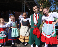 O governador Carlos Massa Ratinho Junior e o ministro da Cidadania, Osmar Terra, lançam o programa Criança Feliz . Curitiba, 18/04/2019 - Foto: Rodrigo Felix Leal/ANPr