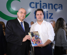 O governador Carlos Massa Ratinho Junior e o ministro da Cidadania, Osmar Terra, lançam o programa Criança Feliz . Curitiba, 18/04/2019 - Foto: Rodrigo Felix Leal/ANPr