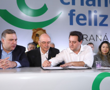 O governador Carlos Massa Ratinho Junior e o ministro da Cidadania, Osmar Terra, lançam o programa Criança Feliz . Curitiba, 18/04/2019 - Foto: Rodrigo Felix Leal/ANPr