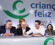 O governador Carlos Massa Ratinho Junior e o ministro da Cidadania, Osmar Terra, lançam o programa Criança Feliz . Curitiba, 18/04/2019 - Foto: Rodrigo Felix Leal/ANPr