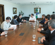 O governador Carlos Massa Ratinho Junior e o presidente da J.Macêdo, Walter Faria Junior, oficializaram nesta quinta-feira (18) a adesão da empresa ao programa Paraná Competitivo e investimentos de R$ 500 milhões em um complexo industrial de manipulação de trigo em Londrina, no Norte do Estado. Foto: Rodrigo Felix Leal/ANPr