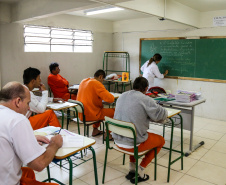 A Secretaria de Estado da Educação garante acesso à alfabetização, à escolarização básica e à formação superior a aproximadamente 36% dos presos que cumprem pena nas 33 unidades prisionais do Estado. Curitiba, 28/03/2019 -  Foto: Geraldo Bubniak/ANPr
