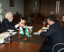 Governador em exercício Darci Piana recebe o  cônsul honorário da Hungria em Curitiba, Marco Aurélio Schetino de Lima.  -  Curitiba, 24/04/2019  -  Foto:  José Fernando Ogura/ANPr