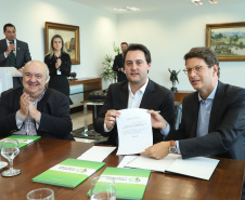 Governador Carlos Massa Ratinho Junior recebe o ministro do Meio Ambiente, Ricardo Salles  -  Curitiba, 30/04/2019  -  Foto: Rodrigo Félix Leal/ANPr