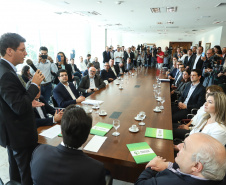 Governador Carlos Massa Ratinho Junior recebe o ministro do Meio Ambiente, Ricardo Salles  -  Curitiba, 30/04/2019  -  Foto: Rodrigo Félix Leal/ANPr