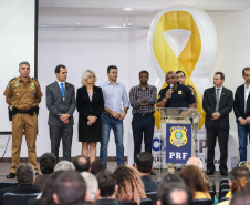 Começou oficialmente nesta quinta-feira (2), em todo o Paraná, a campanha Maio Amarelo, que visa diminuir o número de acidentes no trânsito e preservar a vida. Este ano, o tema é “Maio Amarelo - no trânsito, o sentido é a vida”, e apela para o poder das crianças em influenciar o comportamento dos pais. O vice-governador Darci Piana participou do lançamento, realizado no auditório da Polícia Rodoviária Federal (PRF), em Curitiba. Foto: Geraldo Bubniak/ANPr