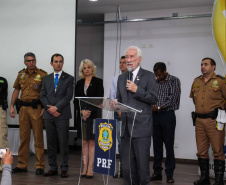 Começou oficialmente nesta quinta-feira (2), em todo o Paraná, a campanha Maio Amarelo, que visa diminuir o número de acidentes no trânsito e preservar a vida. Este ano, o tema é “Maio Amarelo - no trânsito, o sentido é a vida”, e apela para o poder das crianças em influenciar o comportamento dos pais. O vice-governador Darci Piana participou do lançamento, realizado no auditório da Polícia Rodoviária Federal (PRF), em Curitiba. Foto: Geraldo Bubniak/ANPr