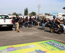 Motociclistas de Curitiba e Região Metropolitana participaram de uma instrução educativa sobre direção defensiva na manhã deste sábado (04/05), Dia Mundial do Trânsito, para reforçar a campanha educativa Maio Amarelo, do Departamento de Trânsito do Paraná (DETRAN) e da Polícia Militar. Foto:Soldado Amanda Morais