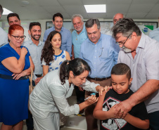 O secretário da Saúde do Paraná, Beto Preto, fez neste sábado pela manhã, na sede da 16ª Regional de Saúde, em Apucarana, a abertura estadual do “Dia D” da vacinação contra a gripe. Foto:  Josias Pinto