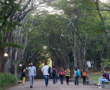 A Pró-Reitoria de Graduação (Prograd) abriu segunda-feira (6) o prazo para agendamento de escolas (Ensino Médio), de Londrina e região, participarem da 8ª Feira das Profissões: Conhecendo a UEL - edição 2019. O evento será no dia 25 de junho, das 8h30 ao meio-dia e das 14 às 21 horas, em toda extensão do Câmpus Universitário. Londrina,26/04/2019 Foto:Jaelson Lucas / ANPr