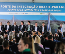 O governador Carlos Massa Ratinho Junior recebe  em Foz do Iguaçu, o presidente Jair Bolsonaro e o presidente do Paraguai Mario Abdo Benítez para o lançamento da pedra fundamental da segunda ponte entre Brasil e Paraguai, em cerimônia  no Marco das Três Fronteiras, nesta sexta-feira (10).   Foz do Iguaçu, 10/05/2019 -  Foto: Geraldo Bubniak/ANPr