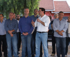 Moradores do Jardim Novo Oásis, em Maringá (Noroeste), ganharam nesta quinta-feira (16) um novo espaço de lazer. O governador Carlos Massa Ratinho Junior e o prefeito Ulisses Maia inauguraram a primeira de 30 unidade no município do programa Meu Campinho. Com 1,5 mil metros quadrados e investimento total de cerca de R$ 400 mil, o local conta com diversos aparelhos de lazer para pessoas de todas as idades.Foto: Rodrigo Felix Leal/ANPr