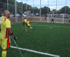 Moradores do Jardim Novo Oásis, em Maringá (Noroeste), ganharam nesta quinta-feira (16) um novo espaço de lazer. O governador Carlos Massa Ratinho Junior e o prefeito Ulisses Maia inauguraram a primeira de 30 unidade no município do programa Meu Campinho. Com 1,5 mil metros quadrados e investimento total de cerca de R$ 400 mil, o local conta com diversos aparelhos de lazer para pessoas de todas as idades.Foto: Rodrigo Felix Leal/ANPr