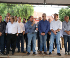 Moradores do Jardim Novo Oásis, em Maringá (Noroeste), ganharam nesta quinta-feira (16) um novo espaço de lazer. O governador Carlos Massa Ratinho Junior e o prefeito Ulisses Maia inauguraram a primeira de 30 unidade no município do programa Meu Campinho. Com 1,5 mil metros quadrados e investimento total de cerca de R$ 400 mil, o local conta com diversos aparelhos de lazer para pessoas de todas as idades. Maringá, 16/05/2019Foto: José Fernando Ogura/ANPr