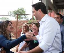 O governador Carlos Massa Ratinho Junior lançou nesta sexta-feira (17) o programa Escola Segura em Londrina, no Norte do Paraná. O colégio estadual Olympia Morais Tormenta, onde aconteceu a solenidade, e outras 17 escolas estaduais do município contam agora com policiais militares que atuarão diariamente para reforçar a segurança no período de aulas. Foto: Rodrigo Felix Leal/ANPr