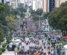 O governador Carlos Massa Ratinho Junior participou neste sábado (18), em Curitiba, da 25ª Marcha para Jesus, evento que reuniu cerca de 200 mil pessoas, de acordo com a organização. Foto: Rodrigo Felix Leal/ANPr