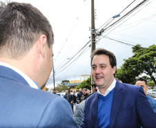 O governador Carlos Massa Ratinho Junior se reúne com prefeitos na sede da Associação dos Municípios do Oeste do Paraná (Amop) em Cascavel nesta sexta-feira (24),  para confirmar recursos do Estado para investimentos nos municípios. No mesmo encontro são anunciados investimentos que a Copel fará na região Oeste nos próximos três anos.   Cascavel, 24/05/2019 -  Foto: Geraldo Bubniak/ANPr