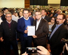 O governador Carlos Massa Ratinho Junior e o presidente da Copel, Daniel Pimentel Slaviero, anunciaram nesta sexta-feira (24) os investimentos da Companhia na região Oeste do Paraná para os próximos três anos. Foto: Jaelson Lucas/ANPr