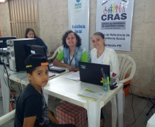 O Paraná Cidadão, a feira de serviços de cidadania, defesa de direitos e inclusão social da Secretaria da Justiça, Família e Trabalho realizou em apenas três dias mais de 10 mil atendimentos em Carlópolis, no Norte Pioneiro. Foram emitidas 1.483 carteiras de identidade e 851 CPF’s, além de 63 carteiras de trabalho. “São serviços gratuitos que contribuem para uma sociedade mais equilibrada e justa”, disse o secretário Ney Leprevost. Foto:SEJUT