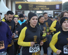 A 2ª Corrida da Casa Militar aconteceu neste domingo (26) em frente ao Palácio Iguaçu. Mais de 3 mil pessoas participaram do evento, que arrecadou agasalho para instituições sociais do Estado e também contribuirá com a campanha Corra para aquecer o inverno de quem precisa.As provas foram de 5 km e 10 km, caminhada de 3 km e kids, com chegada prevista também para o Palácio Iguaçu. Curitiba,26/05/2019 Foto:Jaelson Lucas / ANPr