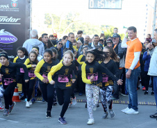 A 2ª Corrida da Casa Militar aconteceu neste domingo (26) em frente ao Palácio Iguaçu. Mais de 3 mil pessoas participaram do evento, que arrecadou agasalho para instituições sociais do Estado e também contribuirá com a campanha Corra para aquecer o inverno de quem precisa.As provas foram de 5 km e 10 km, caminhada de 3 km e kids, com chegada prevista também para o Palácio Iguaçu. Curitiba,26/05/2019 Foto:Jaelson Lucas / ANPr