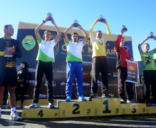 A 2ª Corrida da Casa Militar aconteceu neste domingo (26) em frente ao Palácio Iguaçu. Mais de 3 mil pessoas participaram do evento, que arrecadou agasalho para instituições sociais do Estado e também contribuirá com a campanha Corra para aquecer o inverno de quem precisa.As provas foram de 5 km e 10 km, caminhada de 3 km e kids, com chegada prevista também para o Palácio Iguaçu. Curitiba,26/05/2019 Foto:Jaelson Lucas / ANPr