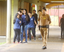 Presença policial transforma ambiente escolar e entorno em Foz do Iguaçu. Foto: Jaelson Lucas/AENPr