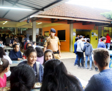 Presença policial transforma ambiente escolar e entorno em Foz do Iguaçu. Foto: Jaelson Lucas/AENPr