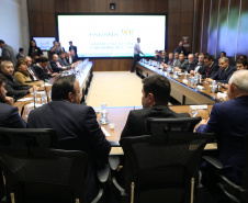 Representantes do Governo do Estado se reuniram nesta quarta-feira (29) com os deputados da base de apoio para apresentar a primeira versão do Banco de Projetos, que vai destinar R$ 375 milhões para licitar projetos executivos de grandes obras estruturais em todas as regiões do Estado. O chefe da Casa Civil, Guto Silva, coordenou a reunião  -  Curitiba, 29/05/2019  -  Foto: José Fernando Ogura/ANPr