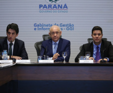 Representantes do Governo do Estado se reuniram nesta quarta-feira (29) com os deputados da base de apoio para apresentar a primeira versão do Banco de Projetos, que vai destinar R$ 375 milhões para licitar projetos executivos de grandes obras estruturais em todas as regiões do Estado. O chefe da Casa Civil, Guto Silva, coordenou a reunião  -  Curitiba, 29/05/2019  -  Foto: José Fernando Ogura/ANPr