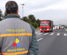 A Secretaria da Fazenda e a Receita Estadual do Paraná realizaram nesta quinta-feira (30) uma operação integrada de fiscalização de mercadorias em trânsito em 35 pontos fixos e 32 pontos móveis do Estado, em uma área de abrangência com 53 municípios. Foto: José Fernando Ogura/ANPr - 30/05/2019