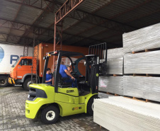 A Coordenadoria Estadual de Proteção e Defesa Civil liberou nesta segunda-feira (3) o terceiro caminhão com materiais de ajuda humanitária aos municípios mais atingidos pelas chuvas dos últimos dias, todos já com decretos de situação de emergência.  -  Curitiba, 03/06/2019  -  Foto: Divulgação Defesa Civil Governo do Paraná