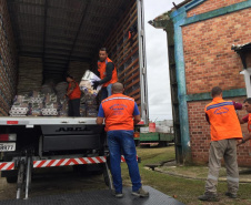 A Coordenadoria Estadual de Proteção e Defesa Civil liberou nesta segunda-feira (3) o terceiro caminhão com materiais de ajuda humanitária aos municípios mais atingidos pelas chuvas dos últimos dias, todos já com decretos de situação de emergência.  -  Curitiba, 03/06/2019  -  Foto: Divulgação Defesa Civil Governo do Paraná