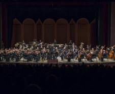 A Orquestra Sinfônica do Paraná apresenta neste domingo (9), às 10h30, no Teatro Guaíra (Auditório Bento Munhoz da Rocha Netto), o Concerto Barroco, com regência do maestro-convidado Luís Otávio Santos, especialista em música barroca.  -  Curitiba, 06/06/2019  -  Foto: Maringas Maciel/Teatro Guaíra