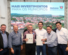 Governador Carlos Massa Ratinho Junior se reúne em Irati com os prefeitos do Centro-Sul do Paraná, e repassa recursos para investimentos em diversos municípios da região. O secretário do Desenvolvimento Urbano e Obras Públicas, João Carlos Ortega, também participa do encontro.  -  Irati, 07/06/2019  -  Foto: Geraldo Bubniak/ANPr